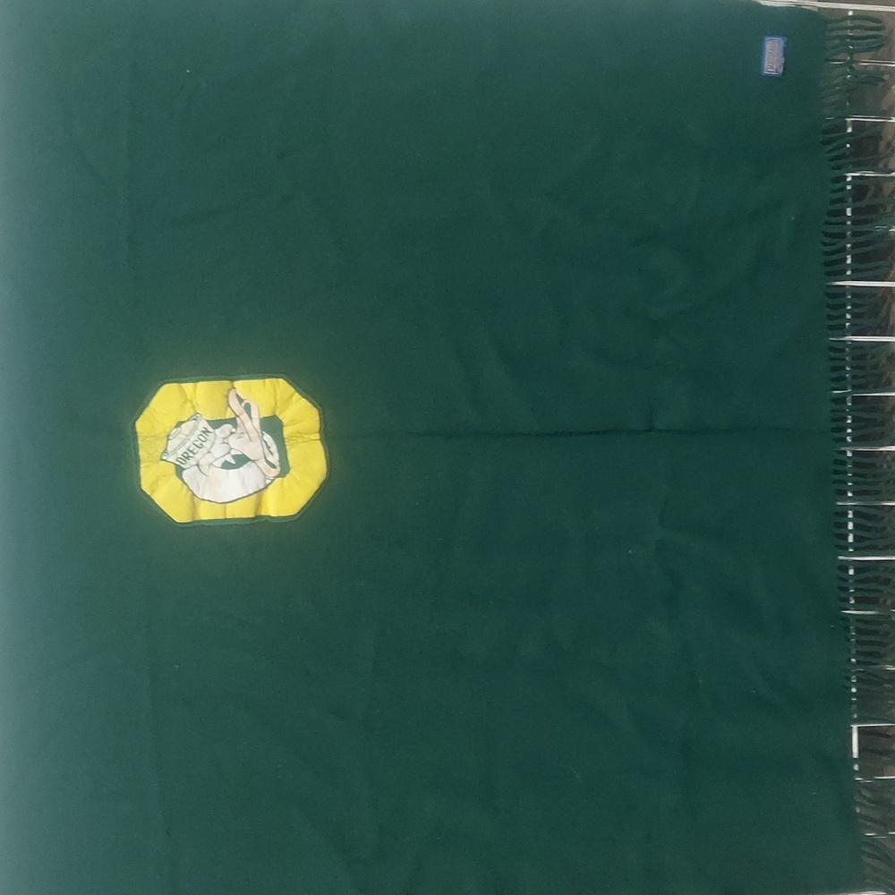 Vintage Oregon Ducks Blanket
